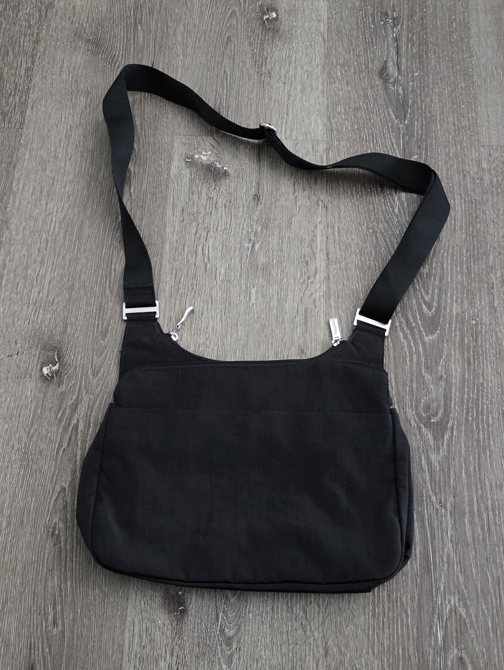 Baggallini Black Cross Over Crossbody Bag - Picture 3 of 7
